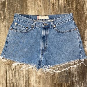 Levi’s distressed cut off shorts